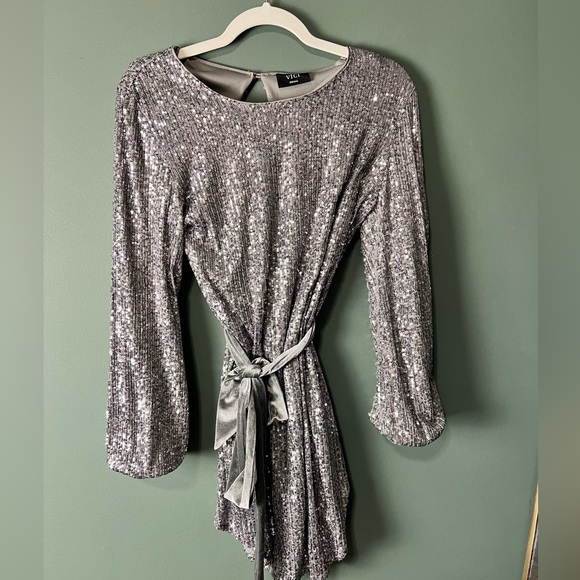 Silver sequin dress with velvet tie - Picture 4 of 5